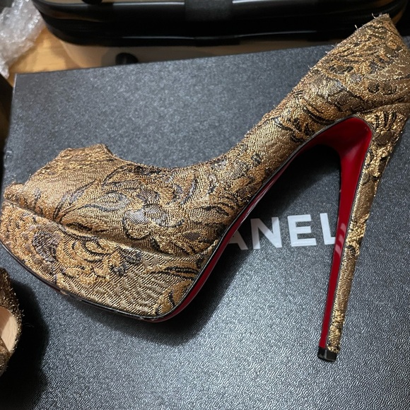 Christian Louboutin Brocade Pumps. - Picture 5 of 14